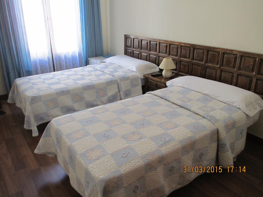 Hostal Machin Madrid Exterior photo