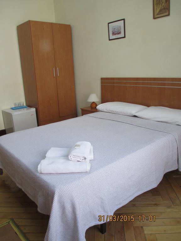 Hostal Machin Madrid Exterior photo