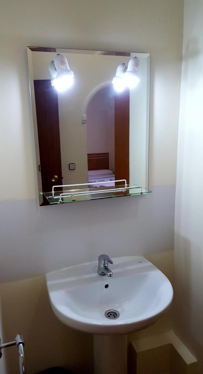 Hostal Machin Madrid Exterior photo