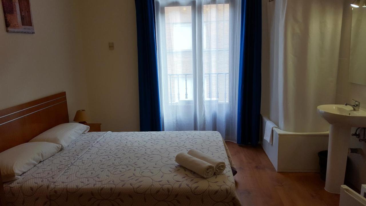 Hostal Machin Madrid Exterior photo